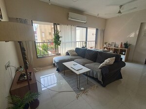 Team Area in 3 BHK Apartment at Aarya Apartment, Khar West – for Rent