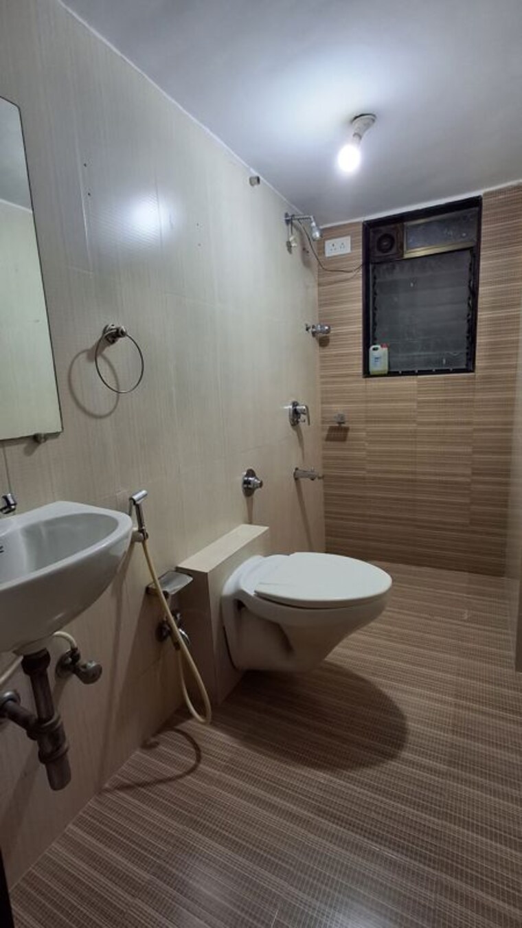 Bathroom, kalpataru-habita 3 Bedroom 1330 Sq.Ft. Apartment In Parel Mumbai 10589351