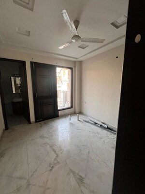 Room in 3 BHK Builder Floor at Naraina – for Rent