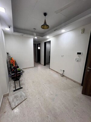 3 BHK Builder Floor For Rent in Naraina