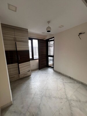 Room in 3 BHK Builder Floor at Naraina – for Rent