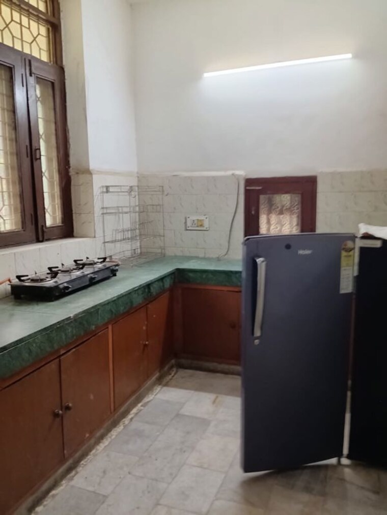 Kitchen, shivalik colony 3 Bedroom 1500 Sq.Ft. Builder Floor In Shivalik Colony Delhi 10589419