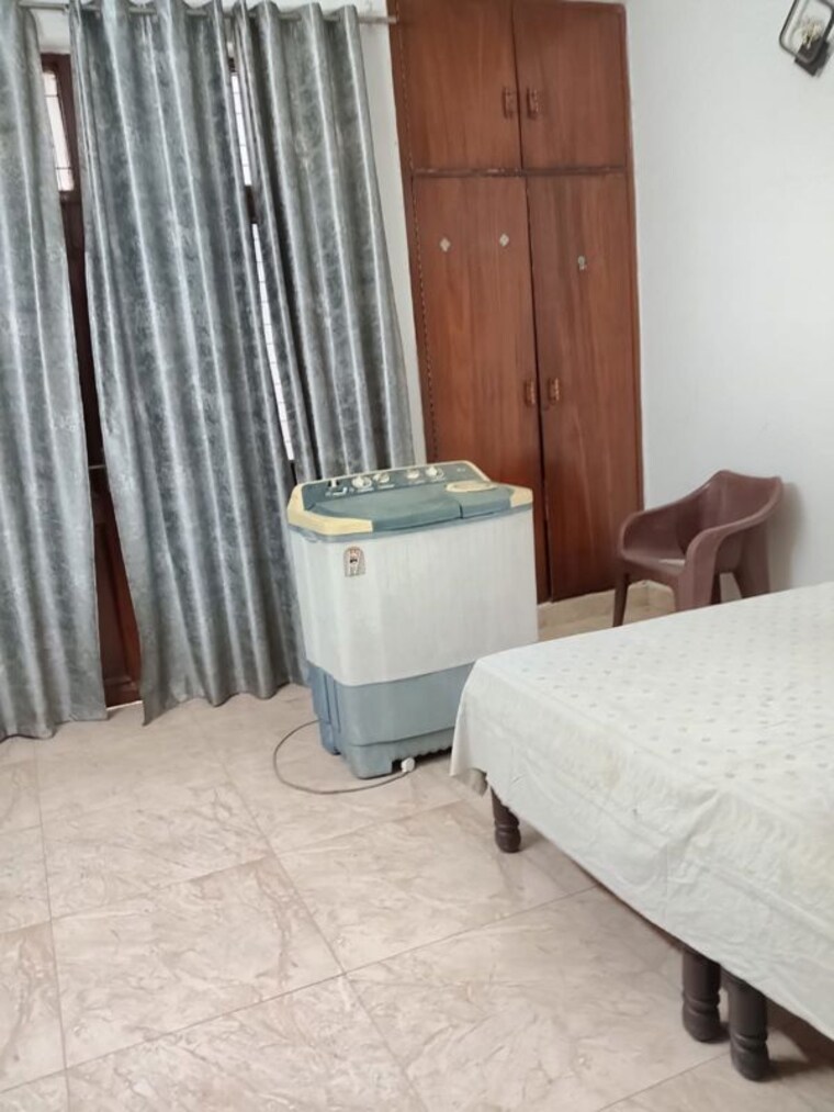 Bathroom, shivalik colony 3 Bedroom 1500 Sq.Ft. Builder Floor In Shivalik Colony Delhi 10589419