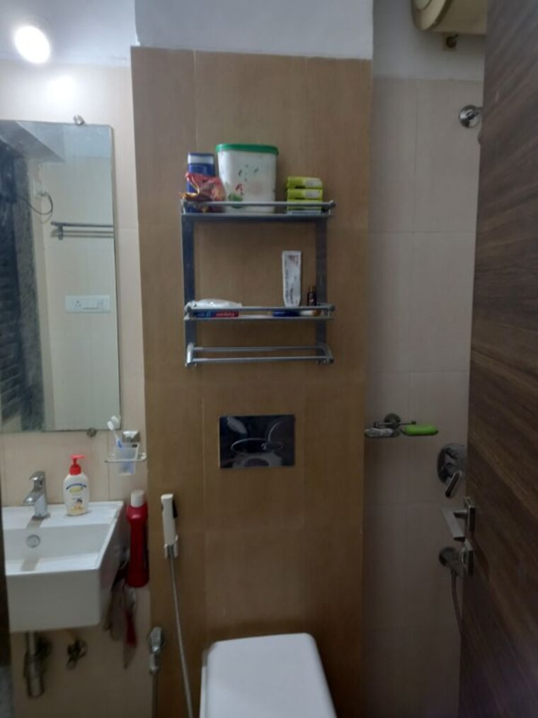 Attached Bathroom, kanakia-rainforest 1 Bedroom 450 Sq.Ft. Apartment In Andheri East Mumbai 10589455