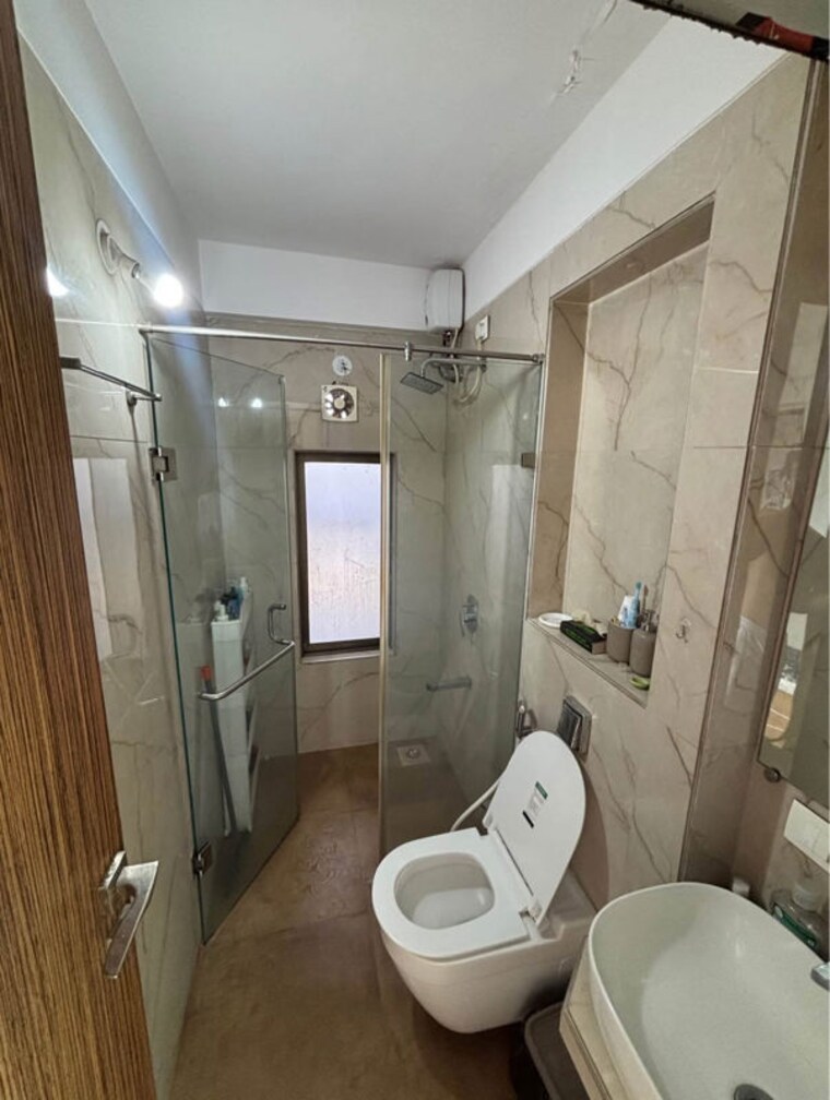 Bathroom, crescent-apartment-bandra-west 3 Bedroom 900 Sq.Ft. Apartment In Bandra West Mumbai 10589508