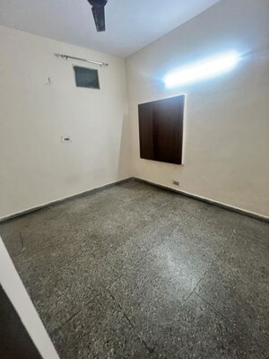 Room in 2 BHK Builder Floor at Naraina – for Rent