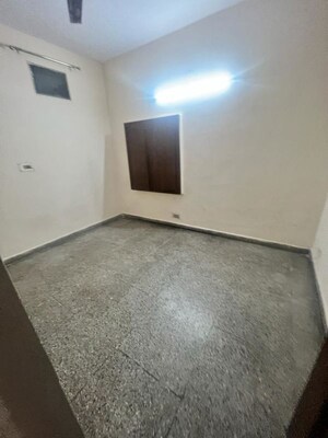 Room in 2 BHK Builder Floor at Naraina – for Rent