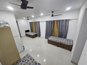 Room in  Pg at Kandivali East – for Rent