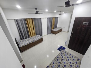 Room in  Pg at Kandivali East – for Rent