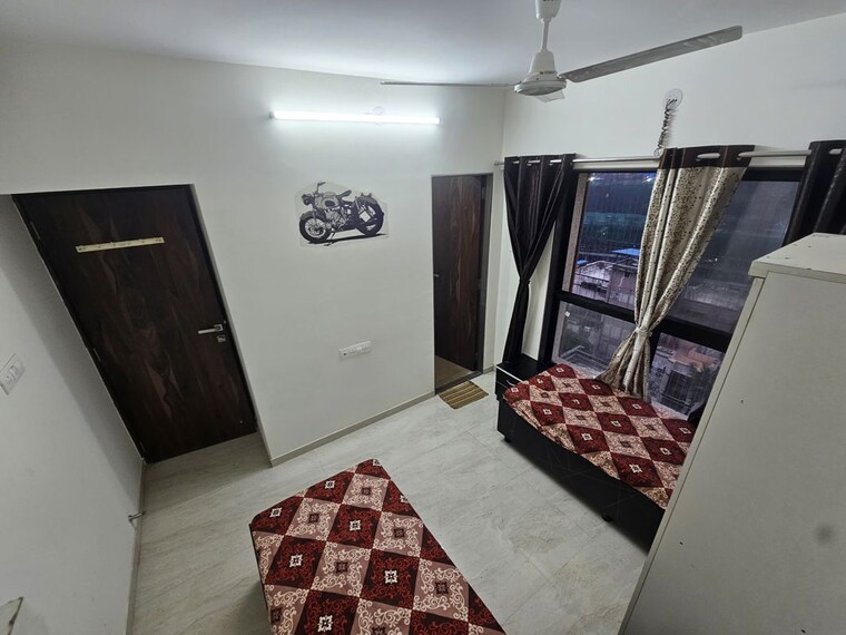 Bedroom, kandivali east Pg For Boys & Girls In Kandivali East 10589481