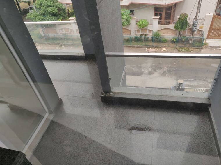 Balcony, sector 23 2 Bedroom 250 Sq.Yd. Builder Floor In Sector 23 Gurgaon 10589524