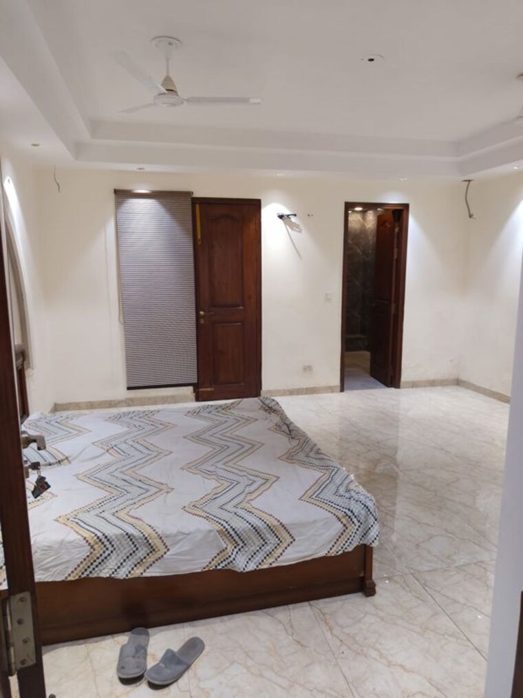 Bedroom, sector 23 6+ Bedroom 300 Sq.Mt. Independent House In Sector 23 Noida 10589533