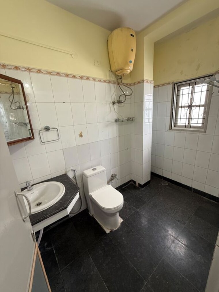 Bathroom, richmond-towers 3 Bedroom 1800 Sq.Ft. Apartment In Richmond Town Bangalore 10589541
