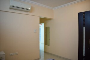 Room in 4 BHK Apartment at Kolte Patil 24K Glitterati, Pimple Nilakh – for Rent