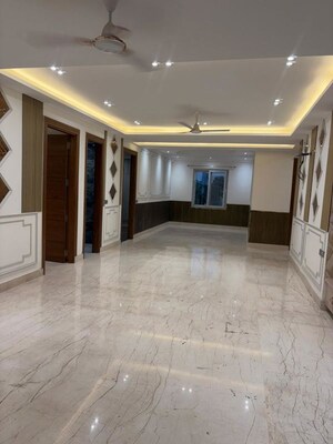Parking in 4 BHK Builder Floor at South City 2 – for Rent