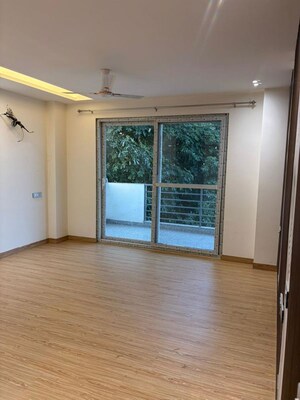 Room in 4 BHK Builder Floor at South City 2 – for Rent