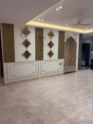 Room in 4 BHK Builder Floor at South City 2 – for Rent