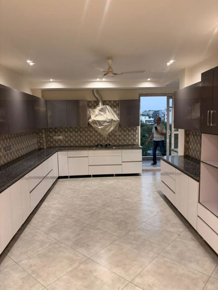  Parking, south city 2 4 Bedroom 525 Sq.Yd. Builder Floor In South City 2 Gurgaon 10589552