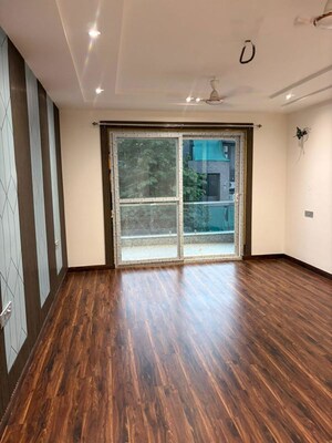 Room in 4 BHK Builder Floor at South City 2 – for Rent