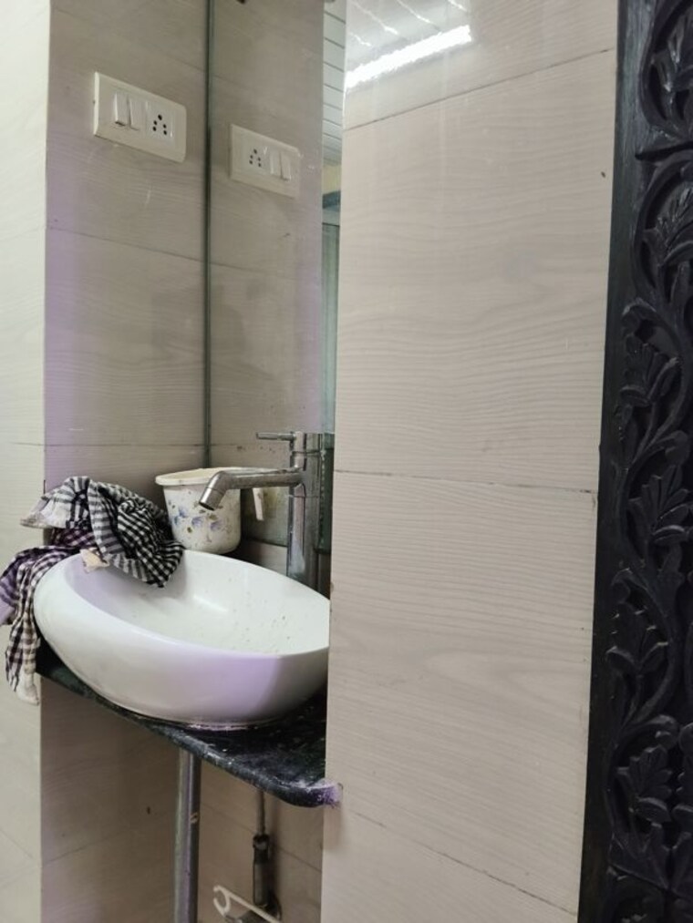 Bathroom, damodar-park-apartment 1 Bedroom 550 Sq.Ft. Apartment In Ghatkopar West Mumbai 10589582