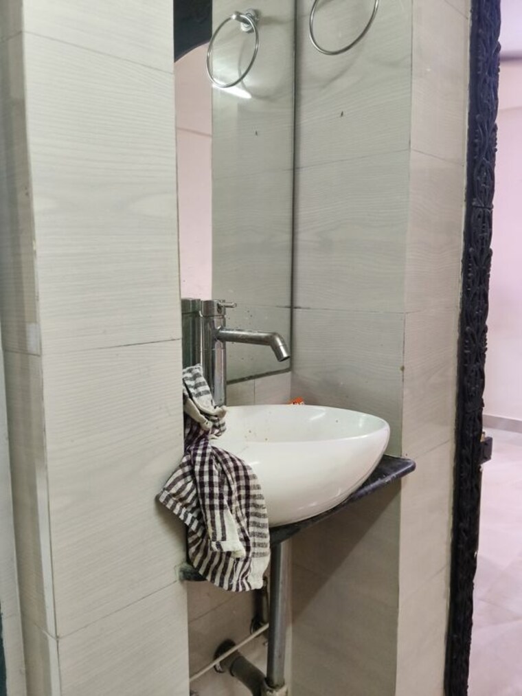Bathroom, damodar-park-apartment 1 Bedroom 550 Sq.Ft. Apartment In Ghatkopar West Mumbai 10589582