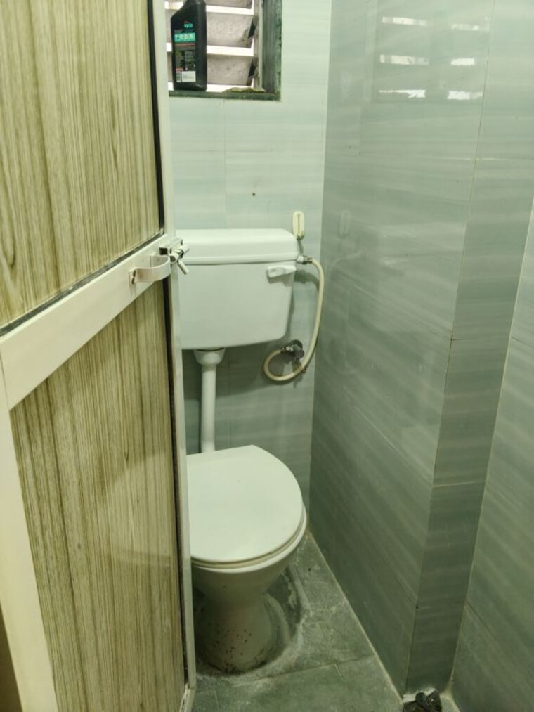Bathroom, damodar-park-apartment 1 Bedroom 550 Sq.Ft. Apartment In Ghatkopar West Mumbai 10589582