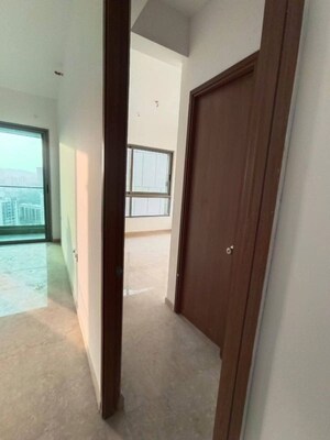 Room in 3 BHK Apartment at Kalpataru Parkcity, Kolshet Road – for Sale