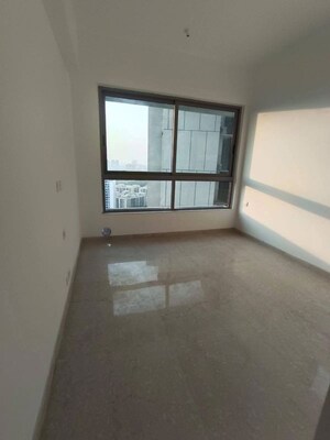 Room in 3 BHK Apartment at Kalpataru Parkcity, Kolshet Road – for Sale