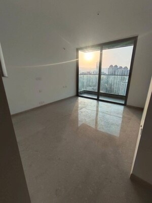 Room in 3 BHK Apartment at Kalpataru Parkcity, Kolshet Road – for Sale