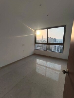 Room in 3 BHK Apartment at Kalpataru Parkcity, Kolshet Road – for Sale