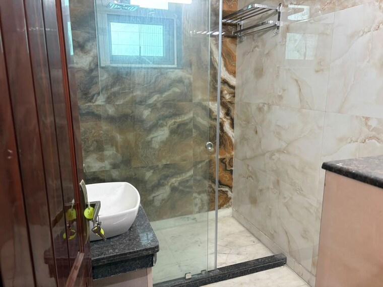 Bathroom, uppal-southend 4 Bedroom 411 Sq.Yd. Builder Floor In Sector 49 Gurgaon 10589580