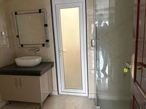 Bathroom in 4 BHK Builder Floor at Uppal Southend, Sector 49 – for Rent
