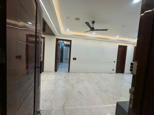 Bathroom in 4 BHK Builder Floor at Uppal Southend, Sector 49 – for Rent