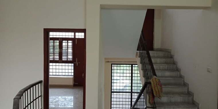 Room, sector 135 3.5 Bedroom 1935 Sq.Ft. Villa In Sector 135 Noida 10589600