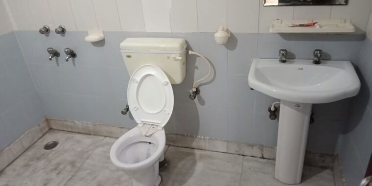 Bathroom, sector 135 3.5 Bedroom 1935 Sq.Ft. Villa In Sector 135 Noida 10589600
