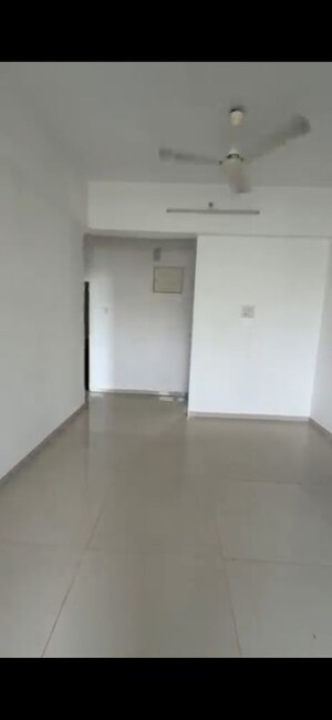 Room in 2 BHK Apartment at Platinum Heights Mumbai, Andheri West – for Rent