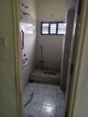 Bathroom in 2 BHK Builder Floor at Vijay Nagar – for Rent