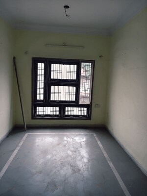 Room in 2 BHK Builder Floor at Vijay Nagar – for Rent