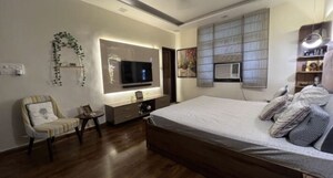 Parking in 3 BHK Builder Floor at East Patel Nagar – for Rent