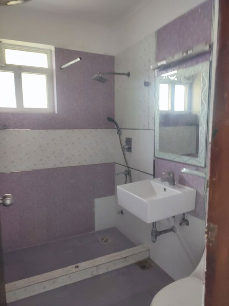 Bathroom, ardee-city-the-residency 3 Bedroom 2020 Sq.Ft. Apartment In Sector 52 Gurgaon 10589671