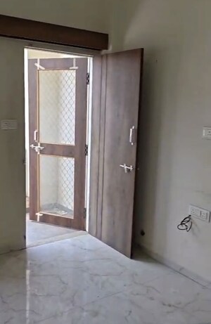 Bathroom in 2 BHK Builder Floor at Vijay Nagar – for Rent