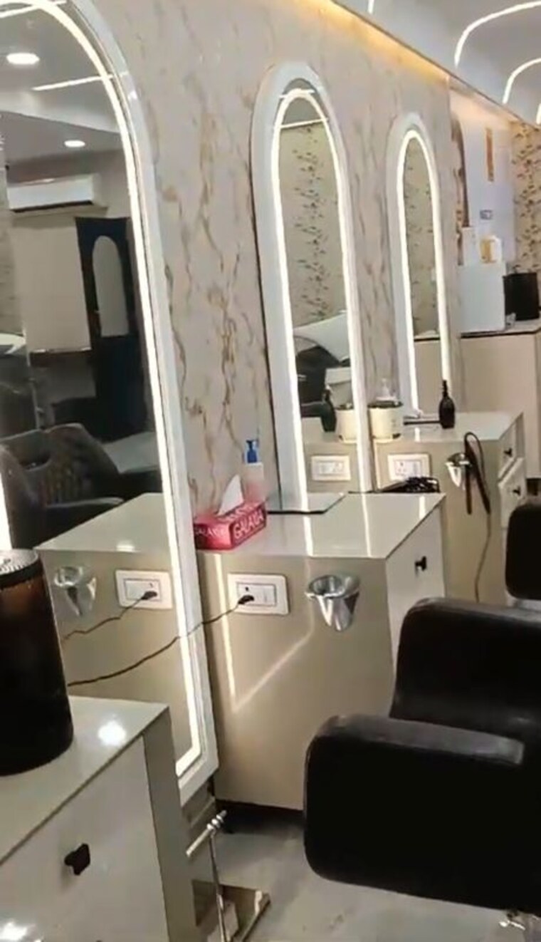 Team Area, new friends colony Commercial Shop 1350 Sq.Ft. In New Friends Colony Delhi 10589611