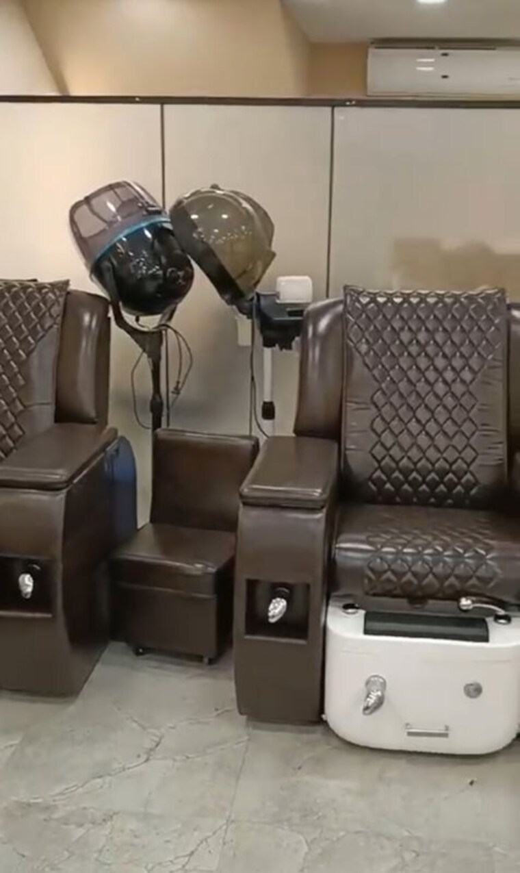 Other, new friends colony Commercial Shop 1350 Sq.Ft. In New Friends Colony Delhi 10589611