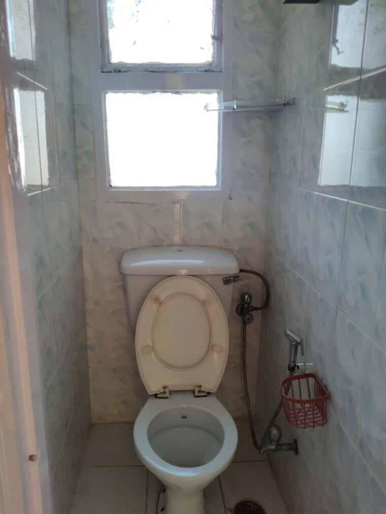 Bathroom, ansal-sushant-estate 3 Bedroom 1375 Sq.Ft. Apartment In Sector 52 Gurgaon 10589705