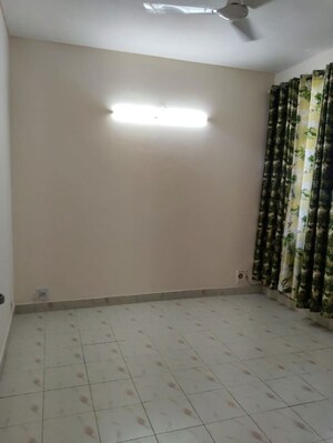 Room in 3 BHK Apartment at Ansal Sushant Estate, Sector 52 – for Rent