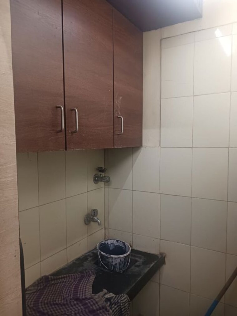 Bathroom, mulund west Commercial Office Space 350 Sq.Ft. In Mulund West Mumbai 10589719
