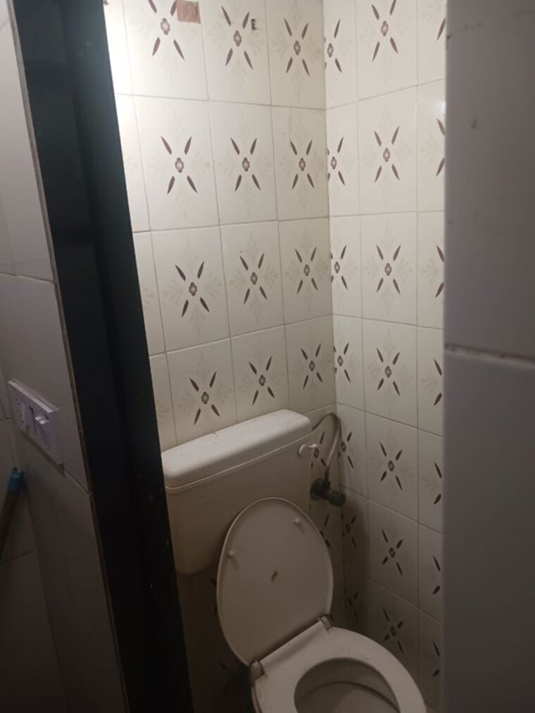 Bathroom, mulund west Commercial Office Space 350 Sq.Ft. In Mulund West Mumbai 10589719