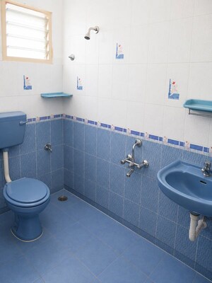 Bathroom in 2 BHK Apartment at Chinna Chokkikulam – for Rent