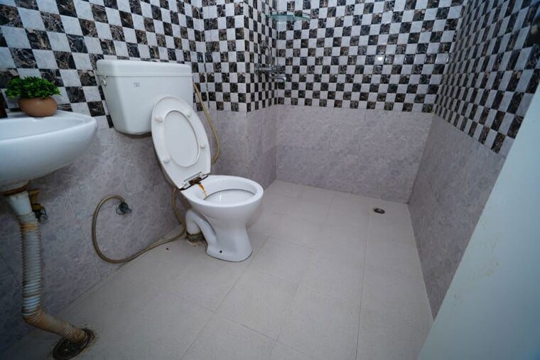 Bathroom, signature-global-synera 2 Bedroom 680 Sq.Ft. Apartment In Sector 81 Gurgaon 10589723