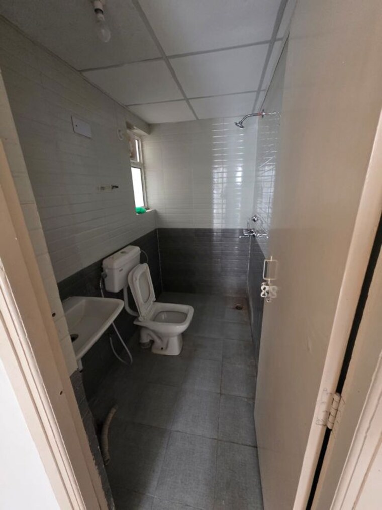 Bathroom, signature-orchard-avenue-2 2 Bedroom 700 Sq.Ft. Apartment In Sector 93 Gurgaon 10589750